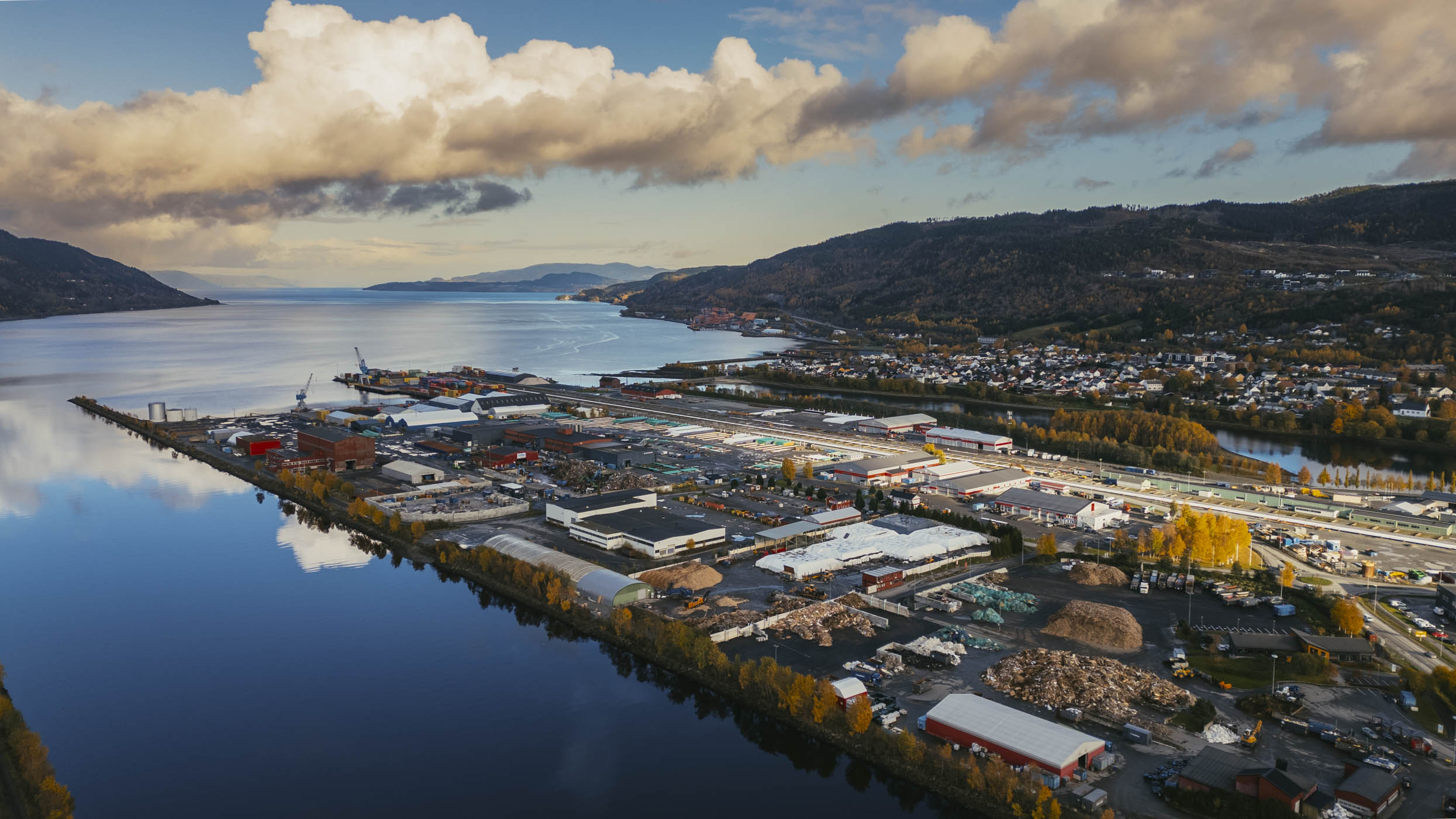 Oversiktsbilde tatt fra lufta av Grønøra Næringspark på Orkanger. Foto: Allsidig Design.