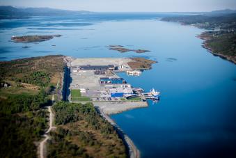 Oversiktsbilde av Hitra industripark og området rundt. Foto: Audun Norbotten.