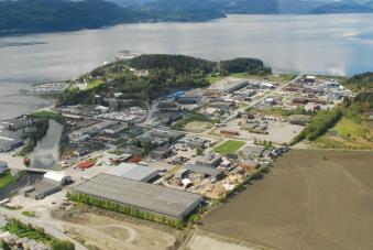 Oversiktsbilde av Sutterøy og Tangen næringsområde og området rundt. Foto: Stjørdal kommune.