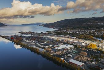 Oversiktsbilde tatt fra lufta av Grønøra Næringspark på Orkanger. Foto: Allsidig Design.